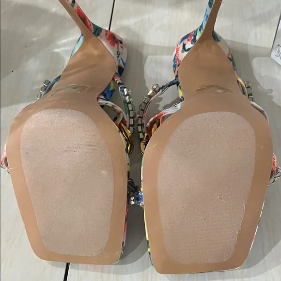 Cape Robbin Women's Floral Heels with Gold and Silver Accents - Picture 2 of 2